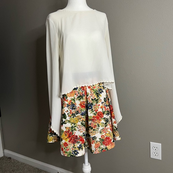 ASTR Cute floral miniskirt size S - Picture 4 of 5